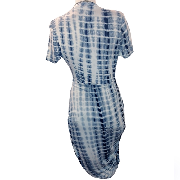 🔥 Faux Wrap Black and Gray Short Sleeved Tie Dye Dress - Picture 5 of 12